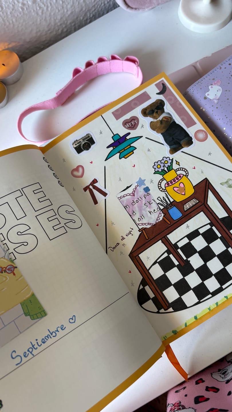 Customer photo review of Feel Good Journal | Portada Mandarina