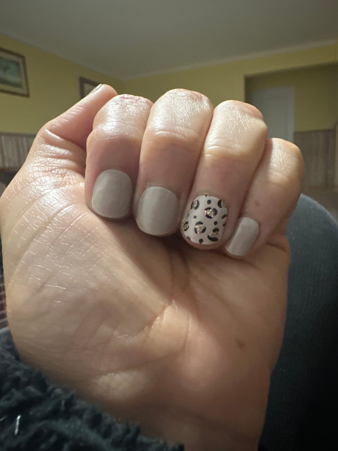 Customer photo review of Animal Print Beige  | Stickers de Gel