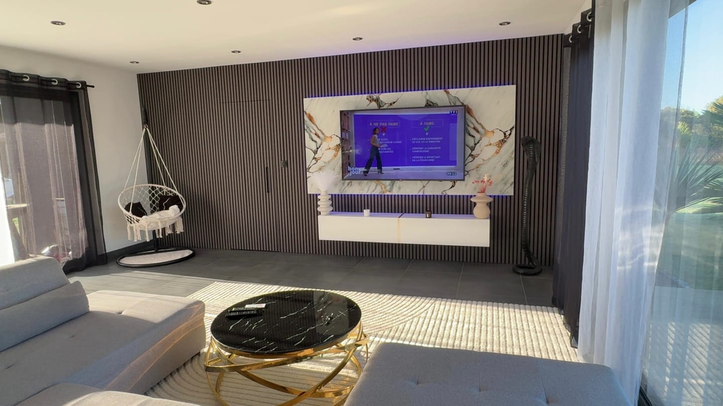 Customer photo review of Panneau Mural PVC Marbre Qatar – Veiné doré, Facile a Poser