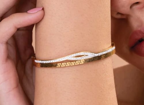Customer photo review of Multi Stone Q Clasp Bracelet
