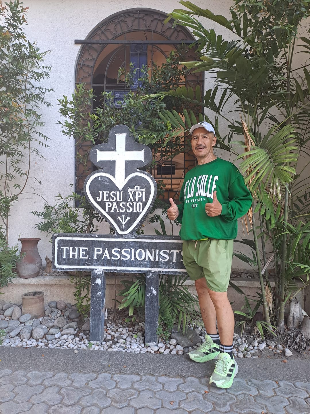 Customer photo review of DLSU Sweat Shirt