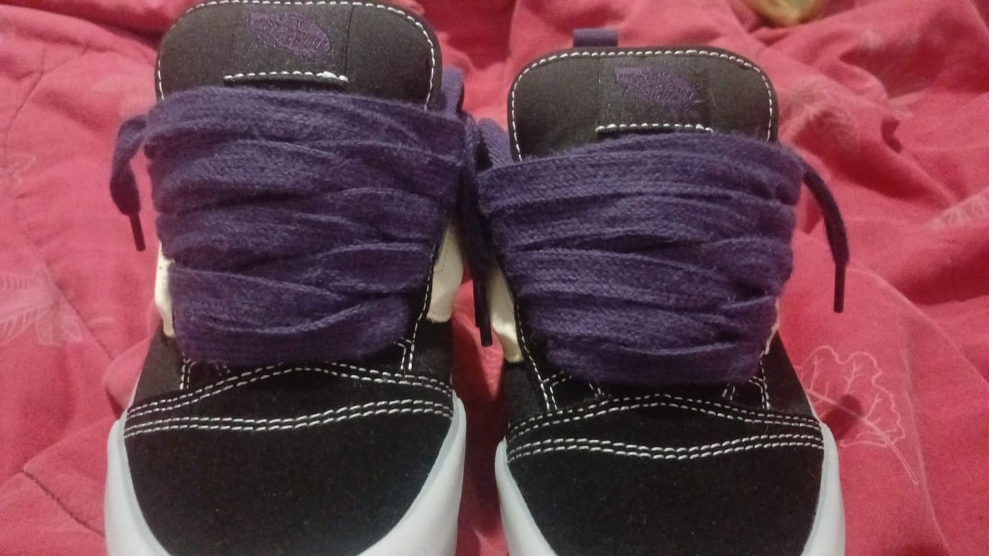 Customer photo review of Zapatilla Vans Knu Skool Mujer Negro - Morado