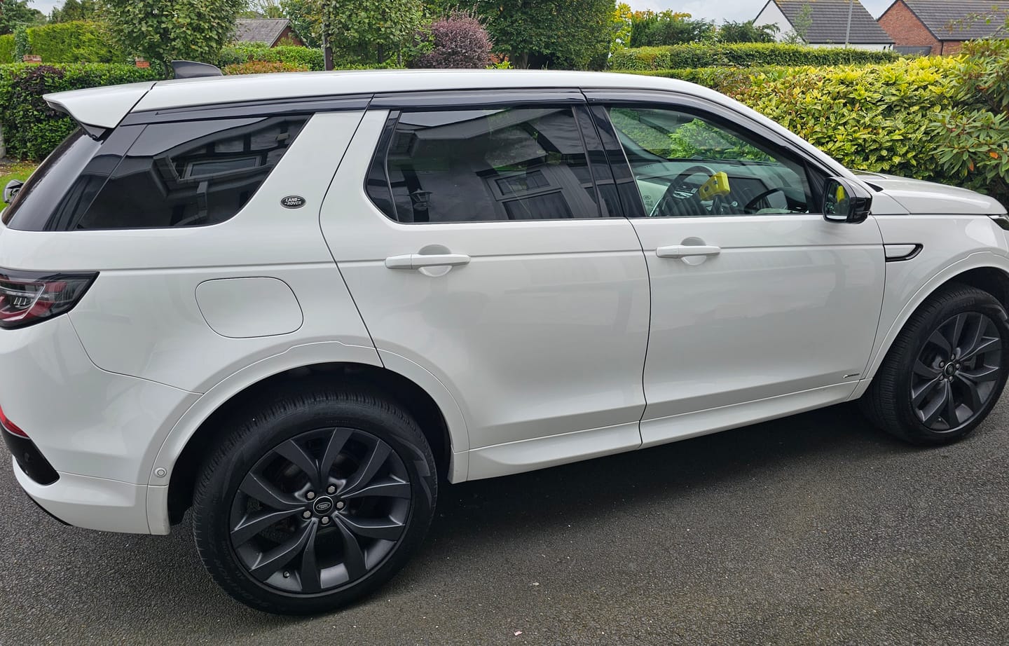 Customer photo review of Auto Clover Wind Deflectors for Land Rover Discovery Sport 2014+ (6 pcs)