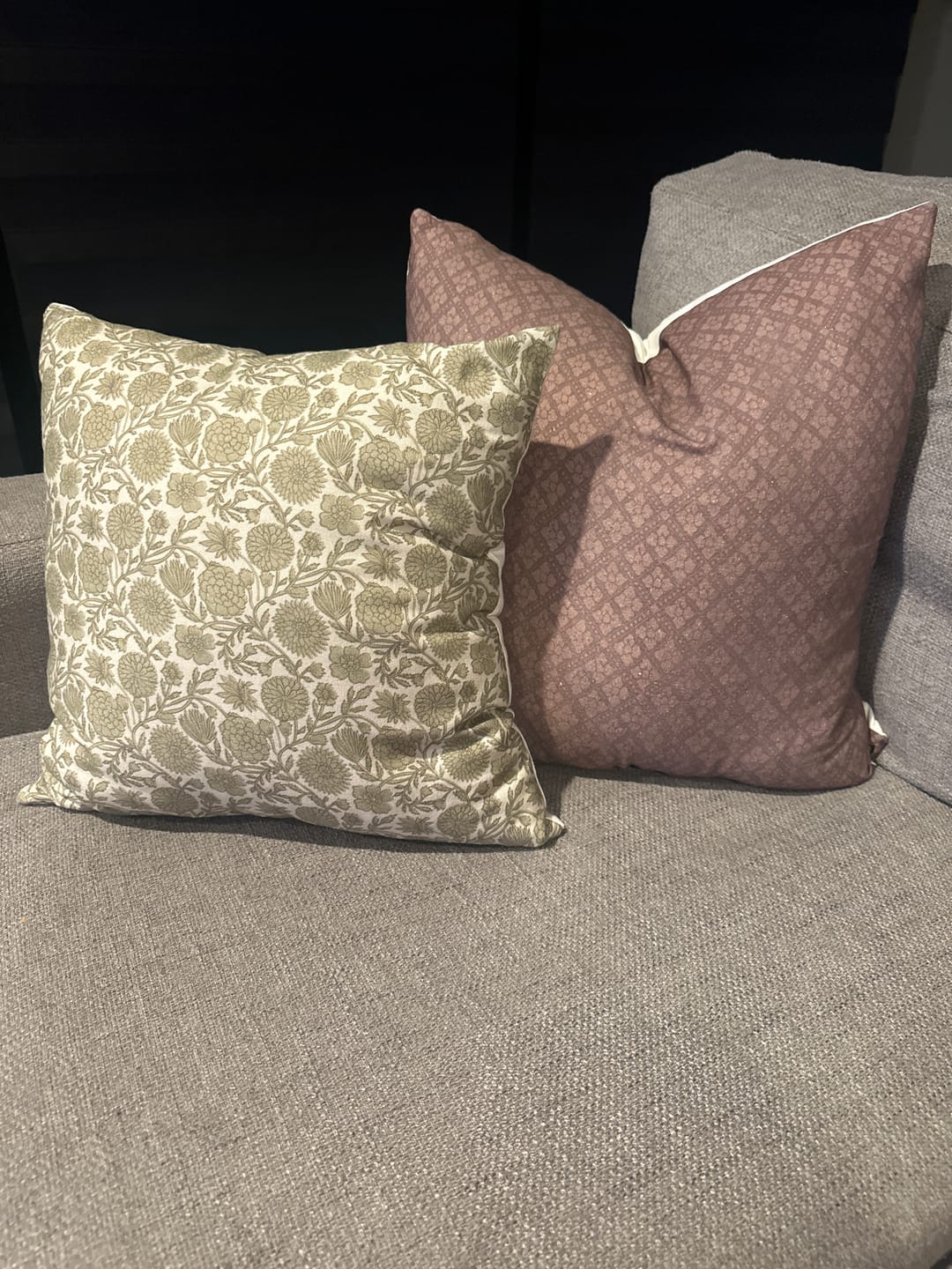 Customer photo review of Clove in Maroon - 18" | 22"