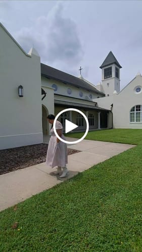 Customer video review of WOMEN'S SHORT SLEEVE FRONT POCKETS FLORAL MAXI DRESS