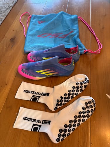 Customer photo review of F50 Elite Laceless FG Celestial Victory - Blue Fusion/Lucid Lemon/Lucid Pink