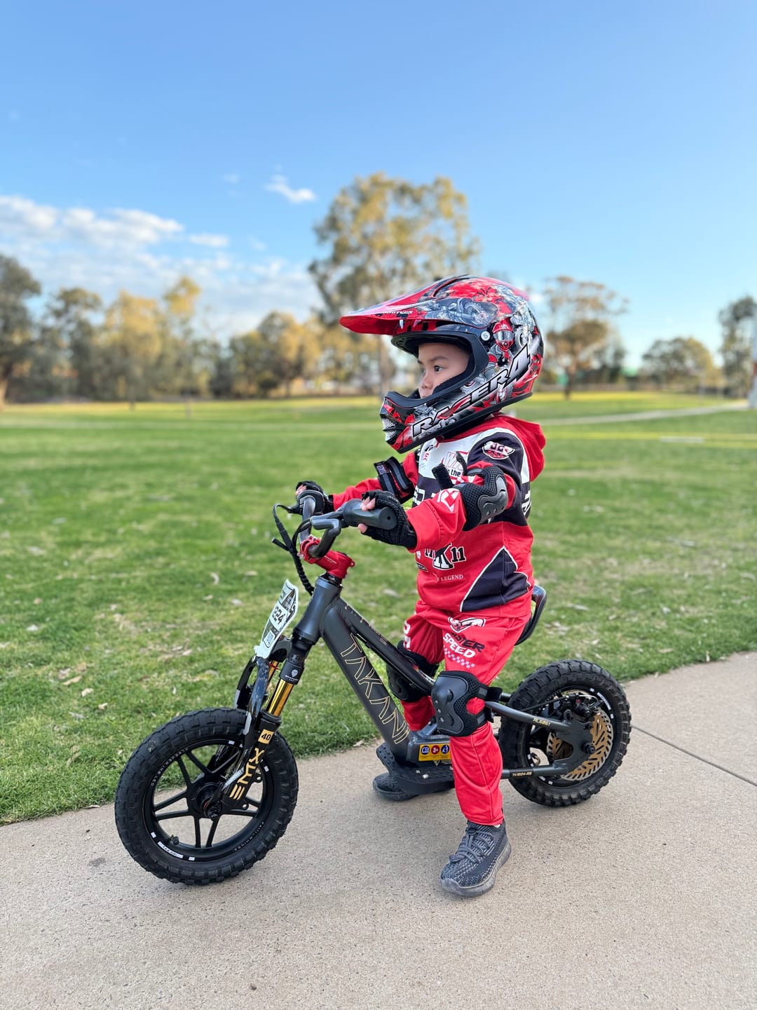 Customer photo review of Takani Electric Balance Bike 12'' - TK1224-RS Matte Charcoal