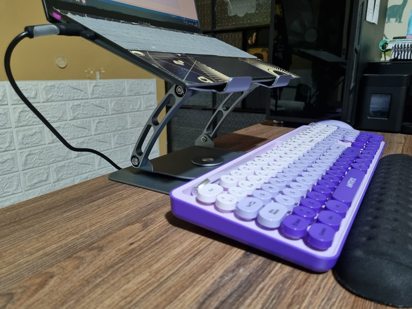 Customer photo review of Soporte de Laptop Giratorio 360