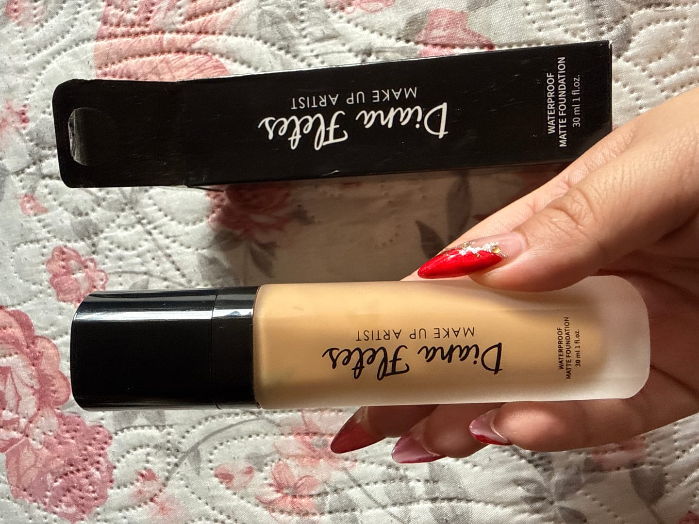 Customer photo review of Maquillaje Diana Fletes MATTE A Prueba De Agua