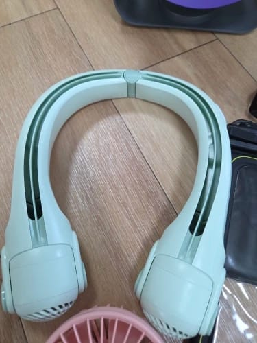 Customer photo review of Directional Rotor Neck Fan with Dual Cooling Modes