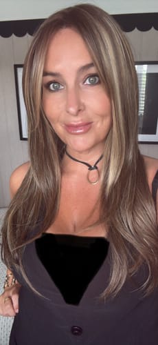 Customer photo review of JBEXTENSION 22 Inches Hazelnut Blonde Highlight Women Pre-Cut Frontlace Glueless Wig ROBY HAZELNUT