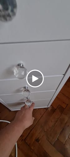 Customer video review of Rani BJ118 Hollywood Işıklı Aynalı Kulis Makyaj Masası Cam Tablalı 13 Çekmeceli Takı Düzenleyici Beyaz
