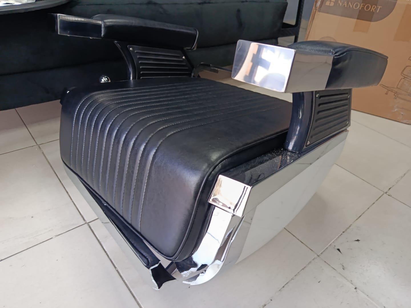 Customer photo review of Sillón Barberia Silla Reclinable Premium Giro 360° Neumática negro