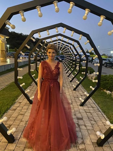 Customer photo review of Rochie Alexia lungă din tiul falduri la bust și crăpătură pe picior
