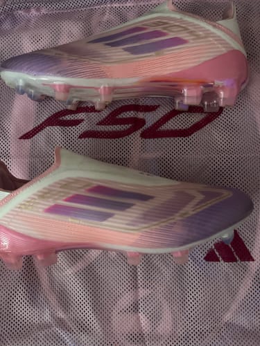 Customer photo review of F50 Lamine Yamal Laceless FG - Rose/Blanc