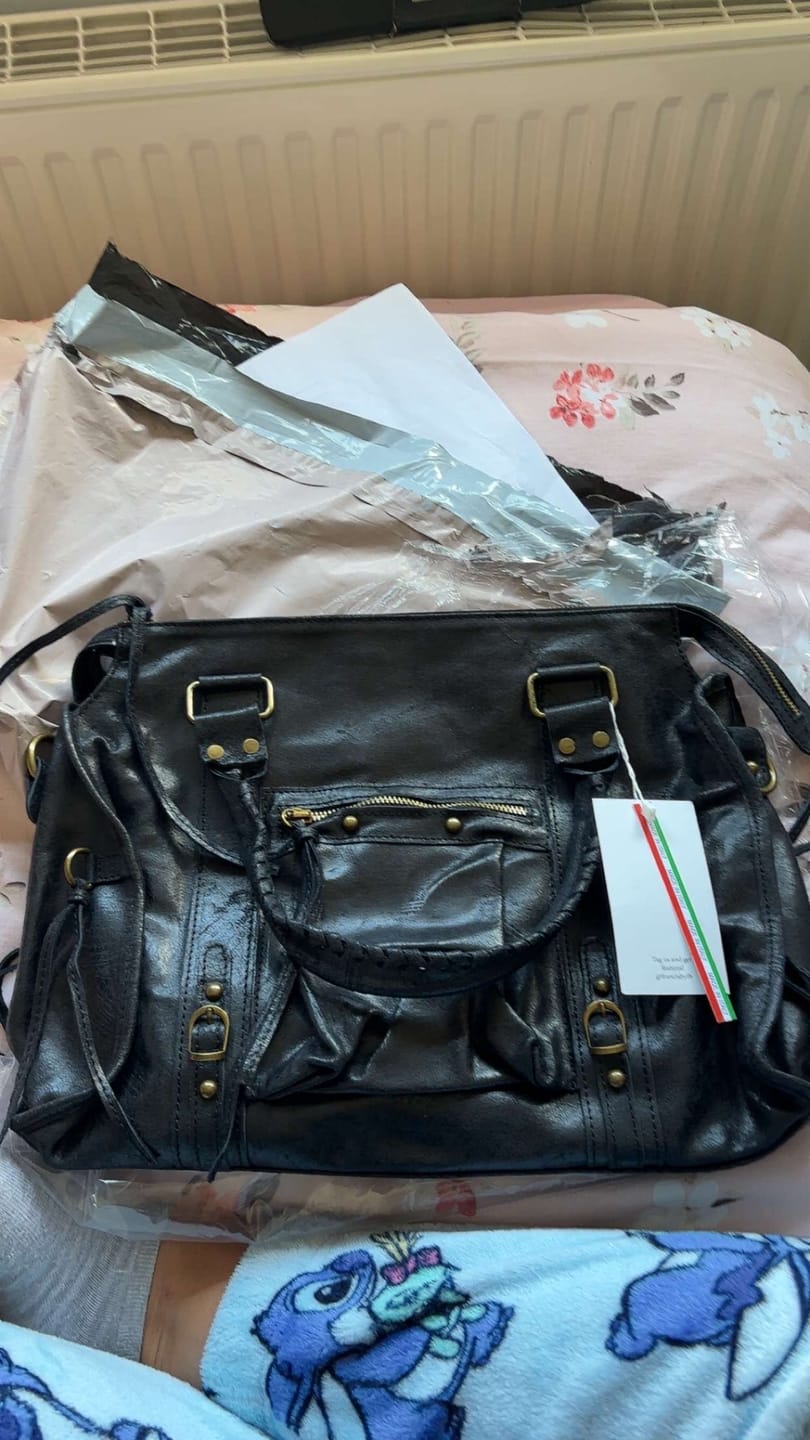 Customer photo review of It girl bag black