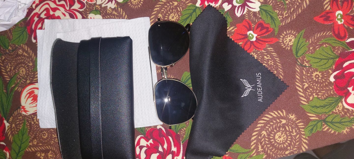 Customer photo review of FREE Sunglasses Leather Pouch + Suede Microfiber Cloth (Worth RM24.90)