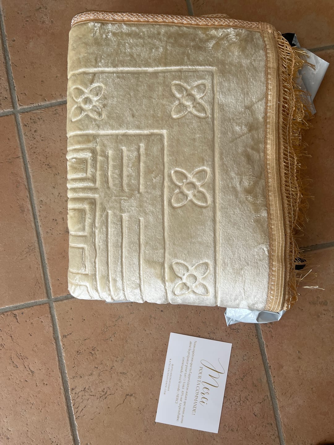 Customer photo review of Tapis de prière épais à personnaliser crème