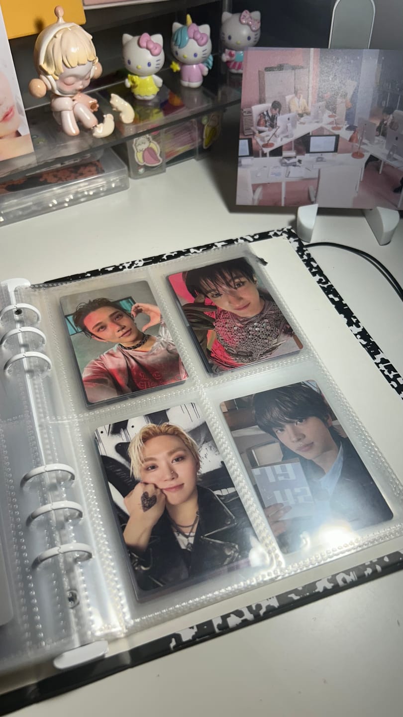 Customer photo review of PREMIUM PHOTOCARD SLEEVES - PURPLE VERSION (57x88MM)
