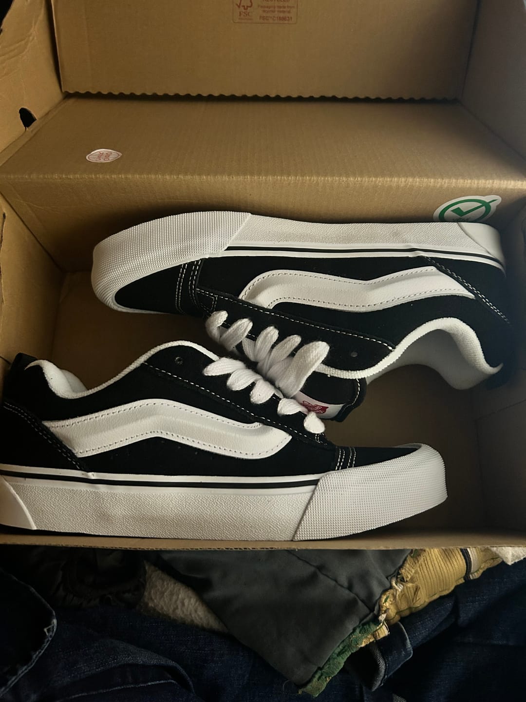 Customer photo review of Zapatilla Vans Knu Skool Unisex Negro