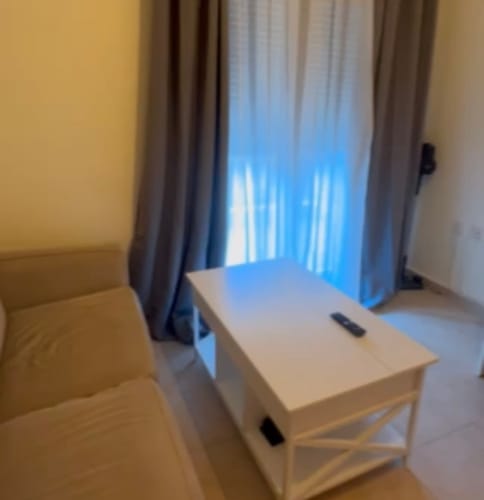 Customer photo review of Τραπεζάκι Σαλονιού Με Ρυθμιζόμενο Ύψος Βοηθητικό Τραπέζι Για Εργασία Φαγητό Λάπτοπ  Κρυφός Αποθηκευτικός Χώρος LC-TB35205B01