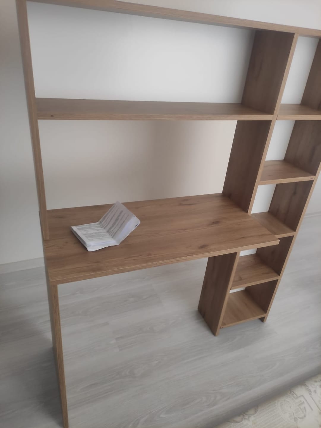 Customer photo review of Rani HA104 Kitaplıklı Raflı Bilgisayar Çalışma Masası Sepet Ceviz
