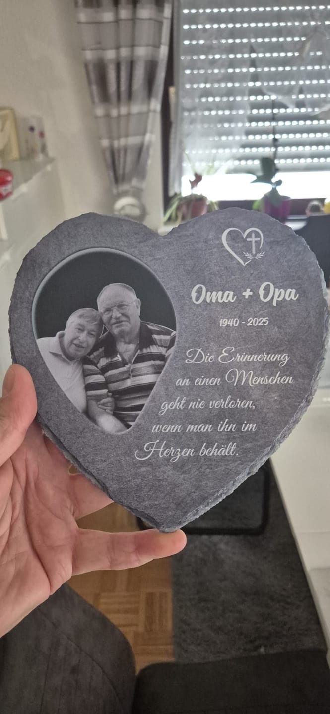 Customer photo review of Unvergessen - Personalisiertes Schieferherz für geliebte Verstorbene zum Andenken