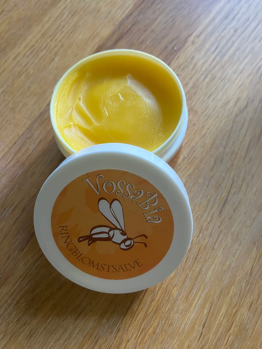 Reseña fotográfica de un cliente sobre la oferta del paquete: Los favoritos de Emil: ungüento de caléndula 50 ml, bálsamo Panther 50 ml, bálsamo de manzanilla 50 ml.