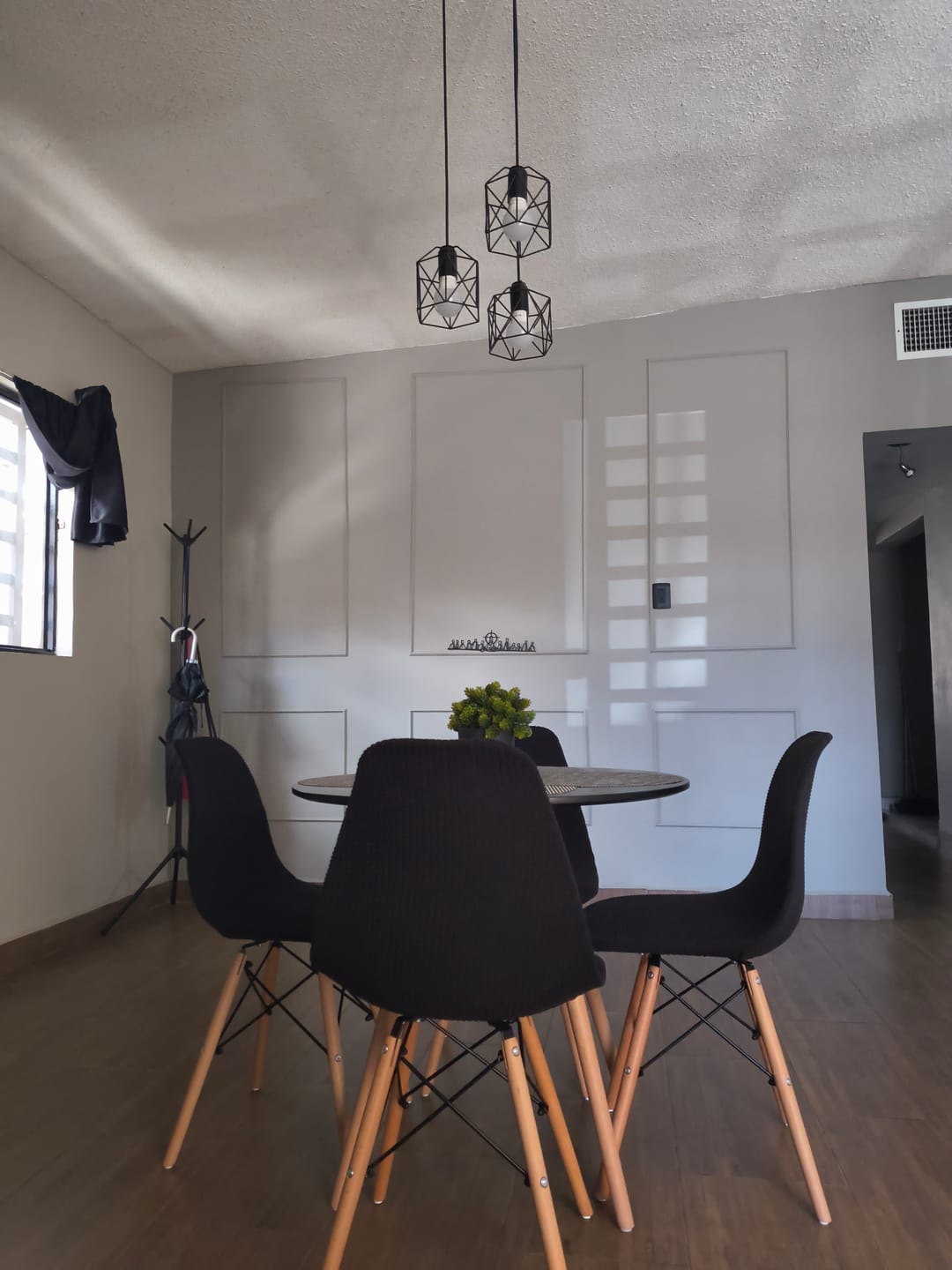 Customer photo review of Comedor Mesa oslo 80 Negro + 4 Sillas Oslo