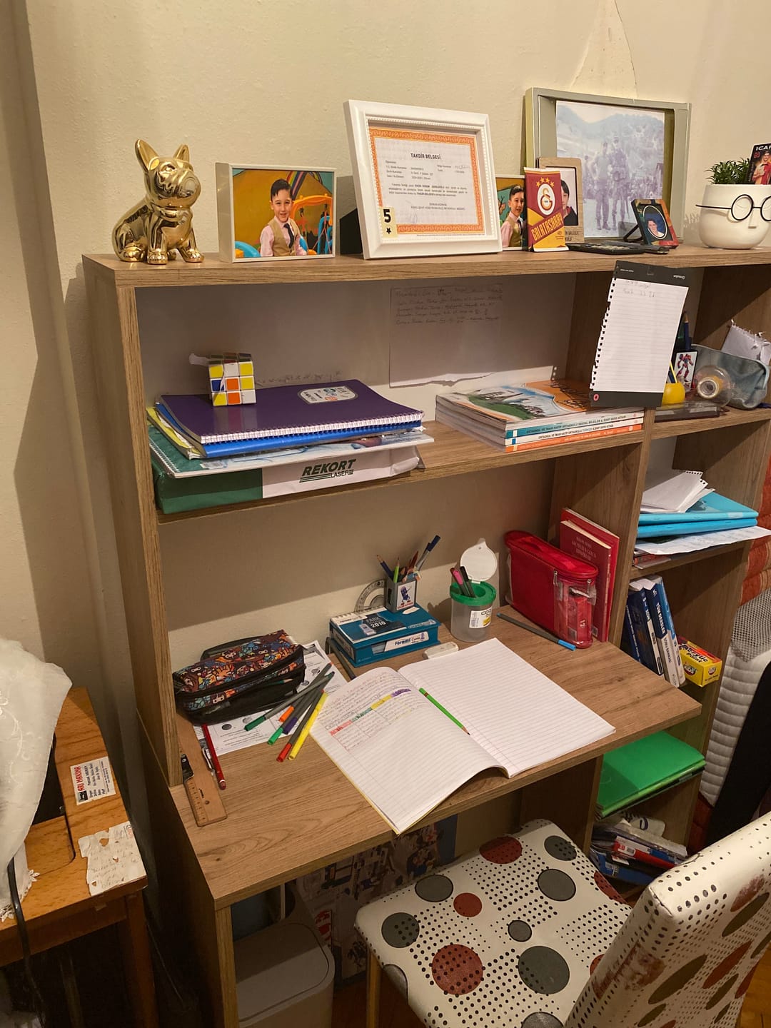 Customer photo review of Rani HA104 Kitaplıklı Raflı Bilgisayar Çalışma Masası Sepet Ceviz