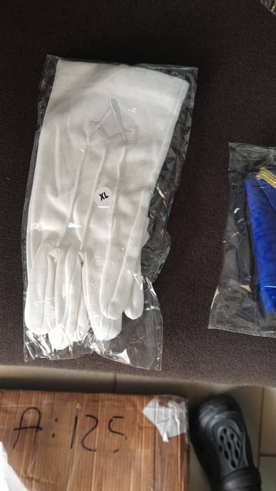 Customer photo review of Gants Blancs Maçonniques – Équerre & Compas