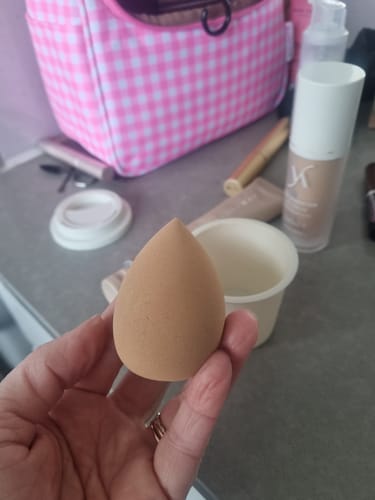 Customer photo review of Beauty Sponge - Makeup Applicator (With Cup)