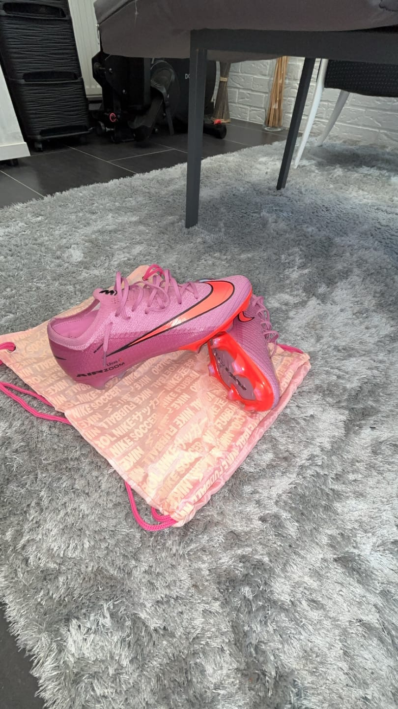 Customer photo review of Vapor 16 FG - Scary Good - Rose/Orange