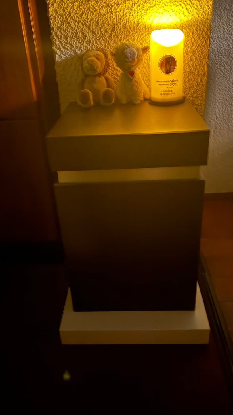 Customer photo review of Immer geliebt - LED Trauerkerze mit Foto und Datum in Erinnerung an Verstorbene