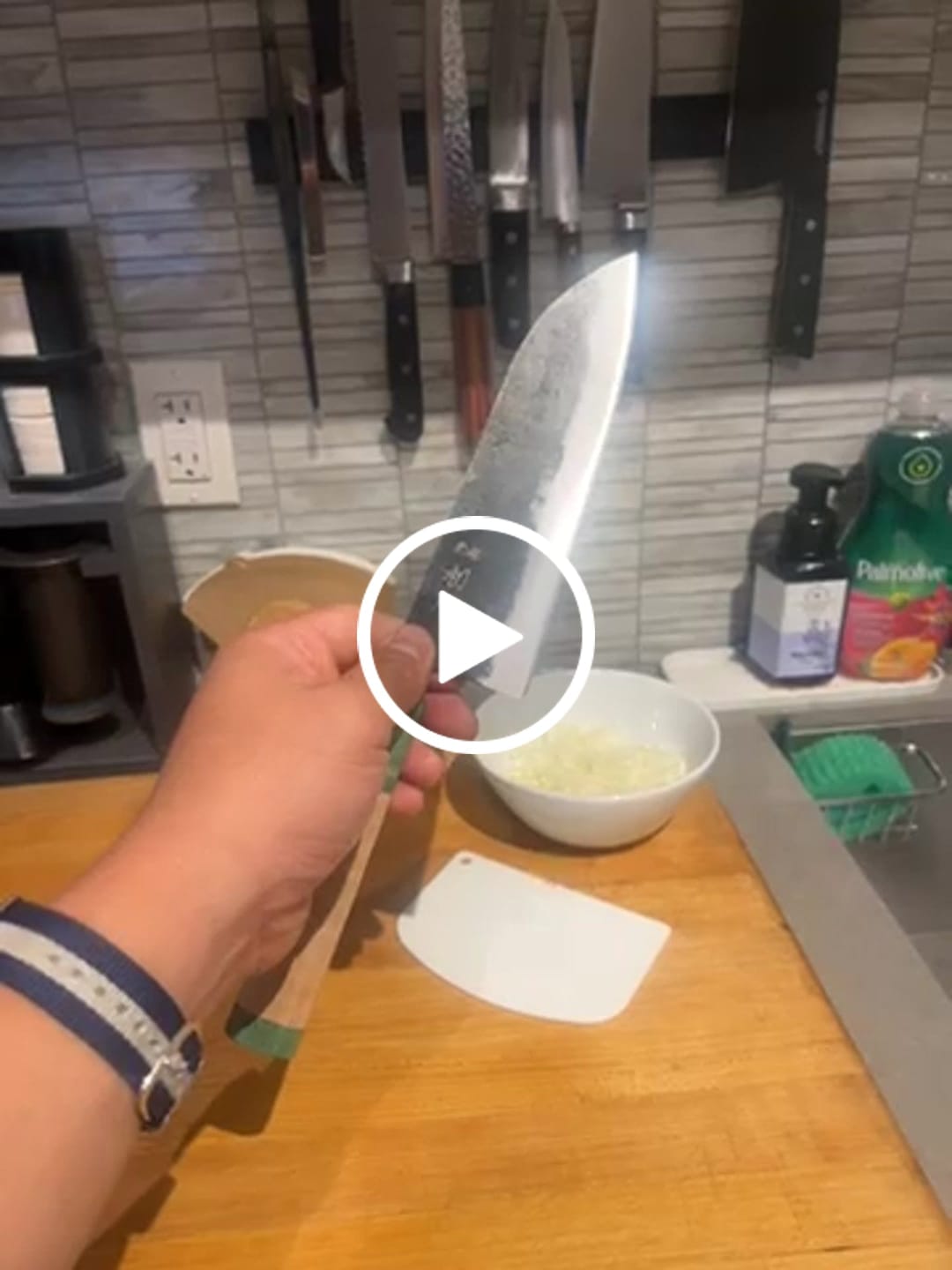 Customer video review of Hatsukokoro Kurogane Santoku 165 mm