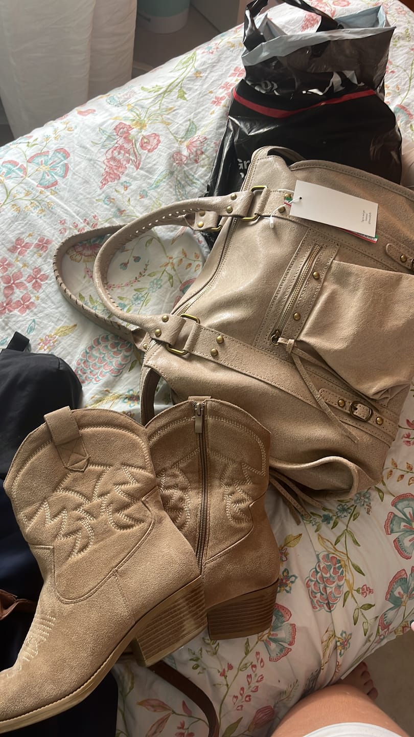 Customer photo review of It girl bag Cremé