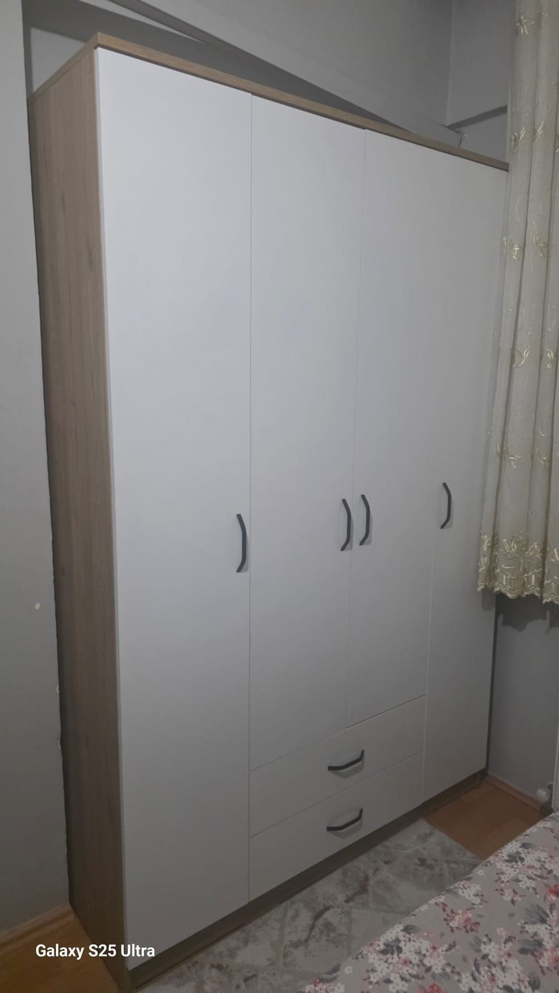 Customer photo review of Rani BA112 Geniş Gardırop Elbise Dolabı 4 Kapaklı 2 Çekmeceli 13 Raflı 1 Askılı Sepet Ceviz - Beyaz