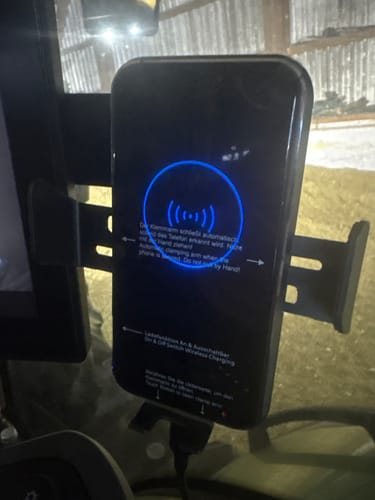 Customer photo review of Gadgetme Handyhalterung mit Wireless Ladefunktion passend für Fendt One 15W Fast Wireless