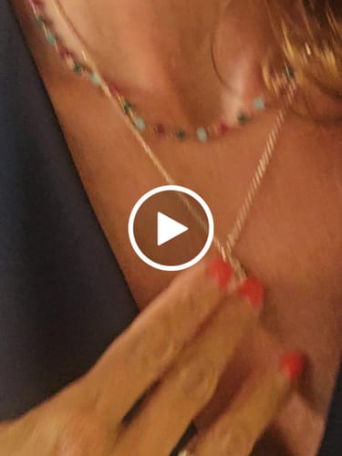 Customer video review of Collana rosario con pietre colorate