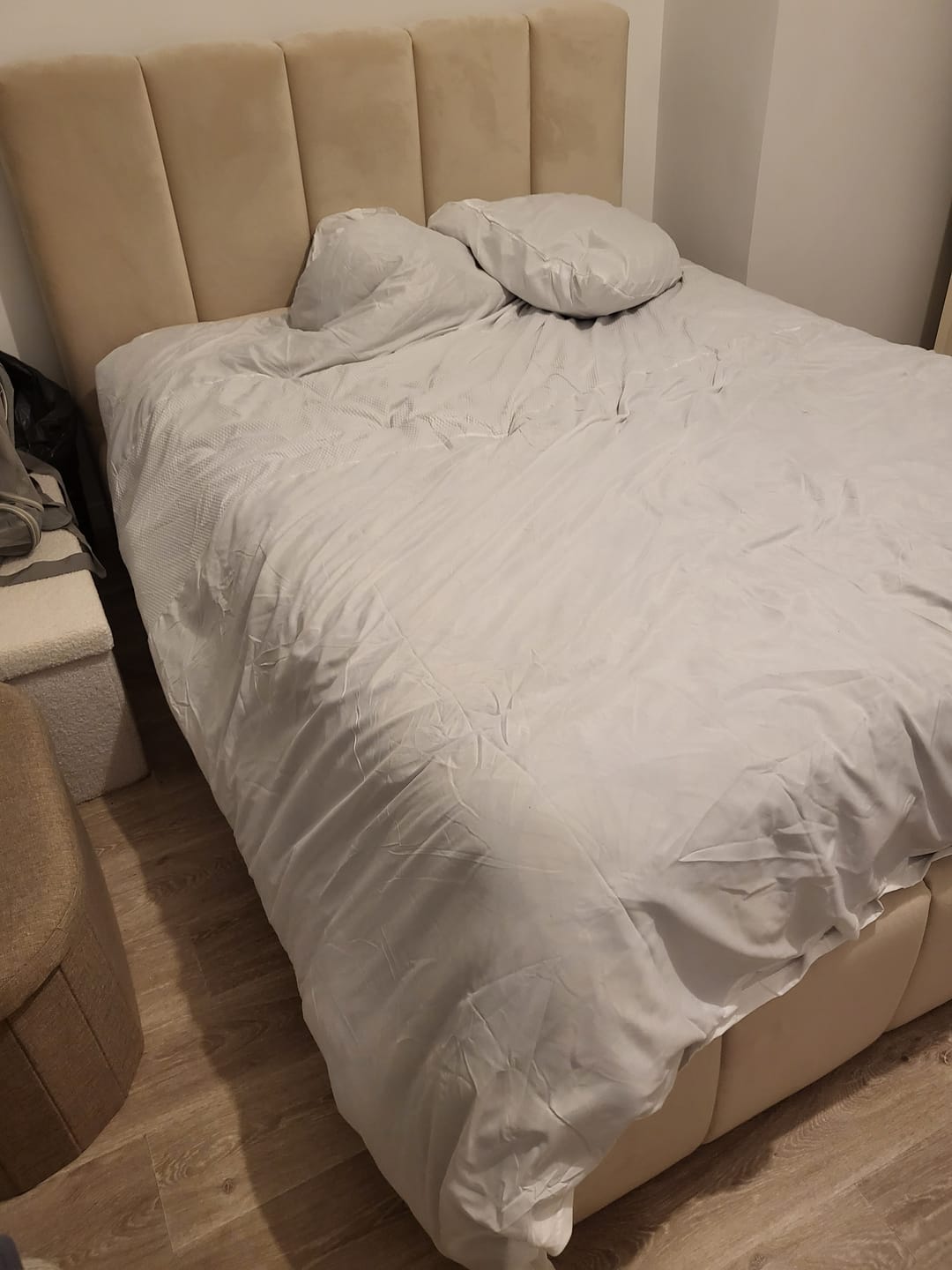 Customer photo review of Lit coffre design avec tête de lit matelassée - JADE