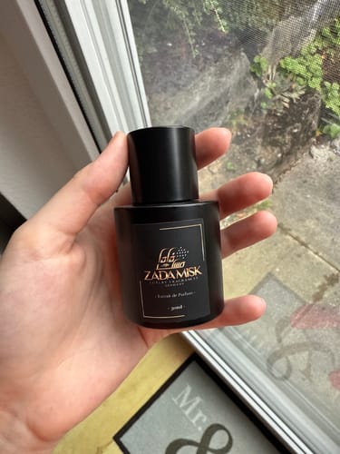 Customer photo review of Alle Extrait de Parfum (1) - Pure Essence of Elegance