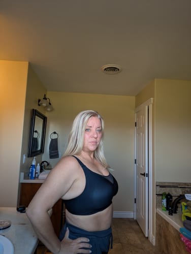 Customer photo review of Plus Size Cooling Full Coverage Minimizer Bra