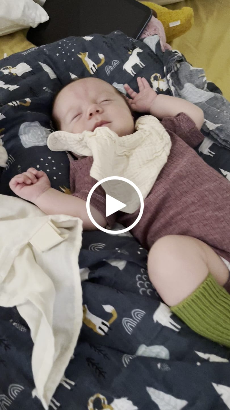 Customer video review of REDUCTOR STARLIT®️ - Simula el vientre materno 🫶🏻 Recomendado por matronas y pediatras