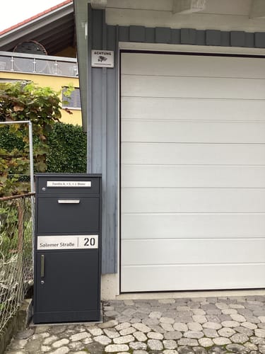 Customer photo review of Paketbox PB1 mit Briefkasten | anthrazit - RAL7016 | personalisiert mit Edelstahl-Schild