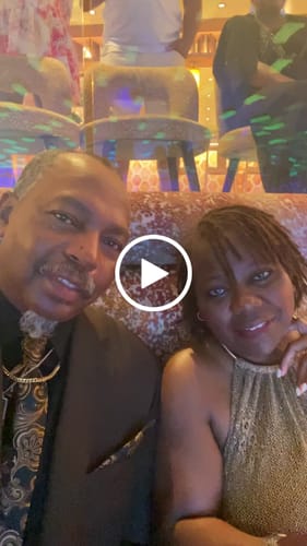 Customer video review of Barry. Wang Mens Gold Vest Suit 4PCS Silk Paisley Vest Necktie Hanky Cufflinks Set