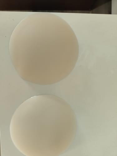 Reseña con foto de un cliente sobre Pezoneras Círculos sin Adhesivo