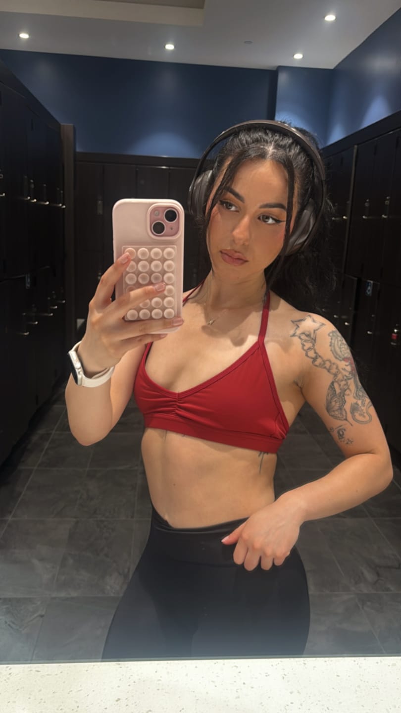 Customer photo review of W335 URBAN V-NECK BRA Fall 24'