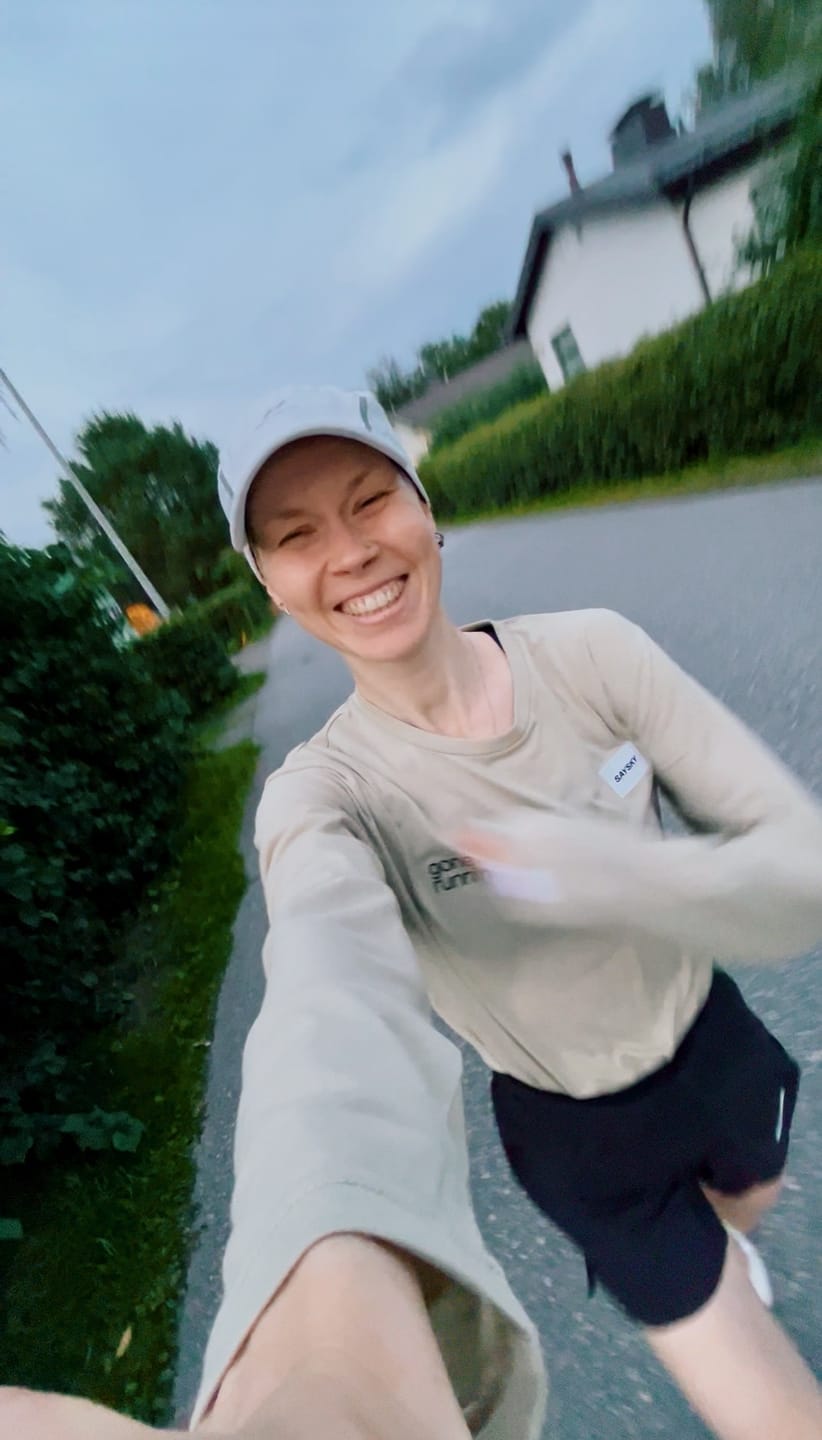 Customer photo review of saysky clean motion longsleeve, beige, gone running.