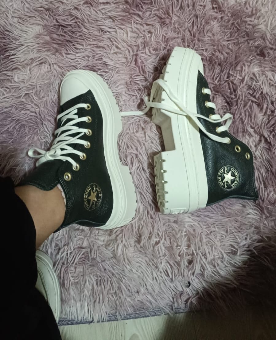 Customer photo review of Zapatillas Converse Chuck Taylor Lugged Mujer Negro