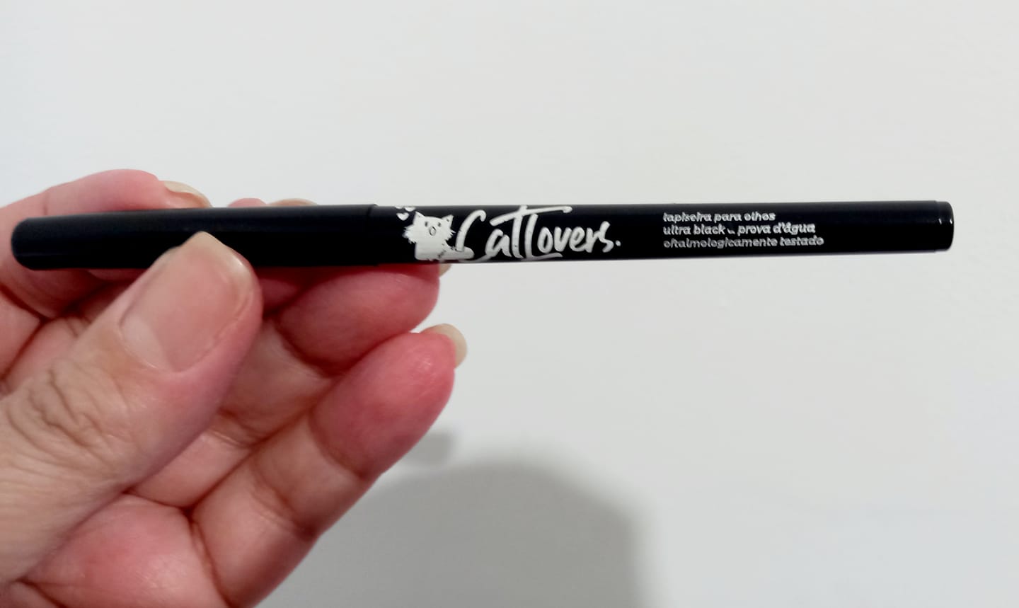 Customer photo review of Lapiseira para Olhos Preta - Cat Lovers - Vizzela